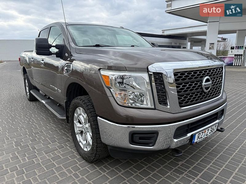 Грузовой фургон Nissan Titan 2017 в Киеве