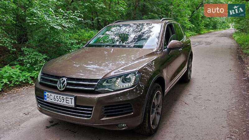 Позашляховик / Кросовер Volkswagen Touareg 2011 в Луцьку