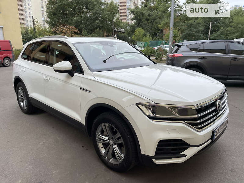 Внедорожник / Кроссовер Volkswagen Touareg 2020 в Киеве