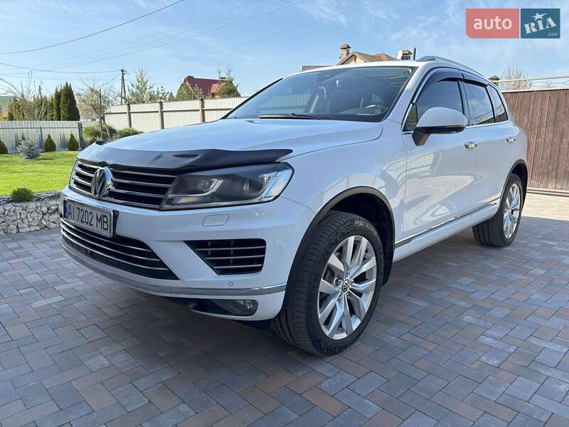 Позашляховик / Кросовер Volkswagen Touareg 2015 в Києві