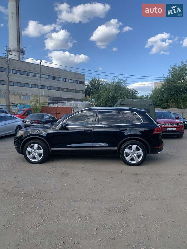 Позашляховик / Кросовер Volkswagen Touareg 2010 в Києві