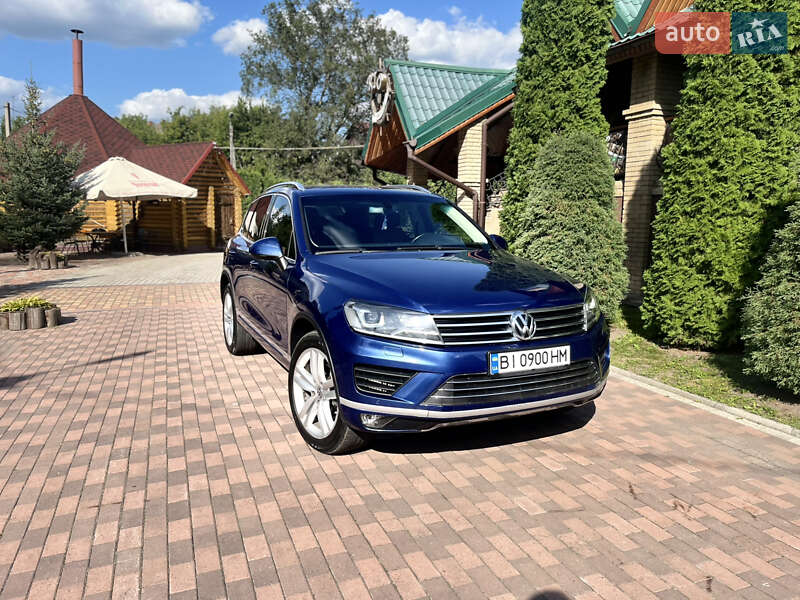 Внедорожник / Кроссовер Volkswagen Touareg 2014 в Лохвице