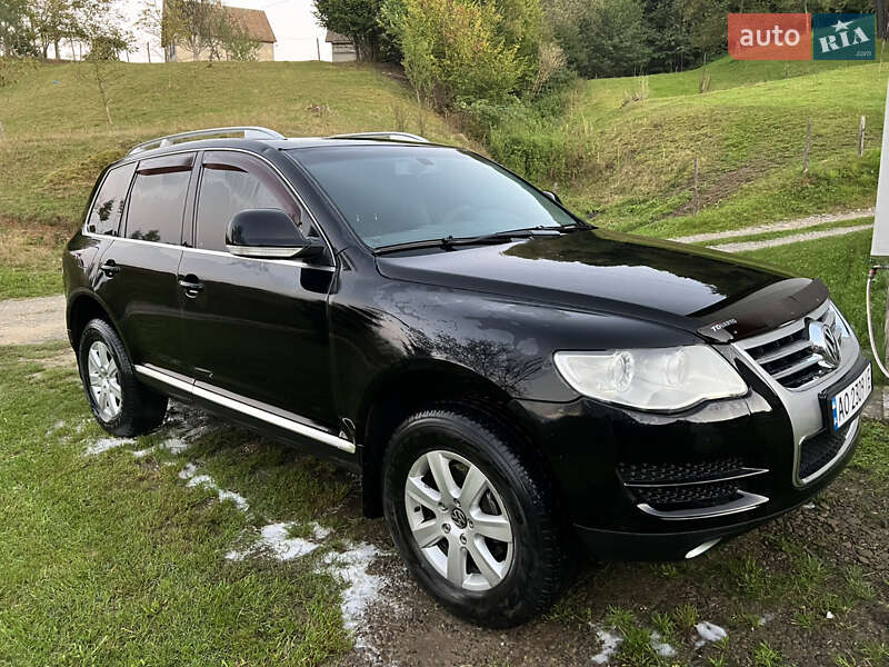 Внедорожник / Кроссовер Volkswagen Touareg 2009 в Тячеве