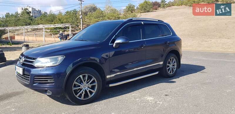 Внедорожник / Кроссовер Volkswagen Touareg 2012 в Черноморске