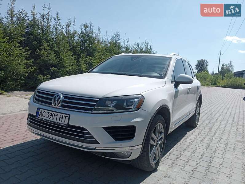 Внедорожник / Кроссовер Volkswagen Touareg 2014 в Шепетовке
