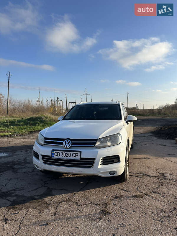 Внедорожник / Кроссовер Volkswagen Touareg 2012 в Чернигове