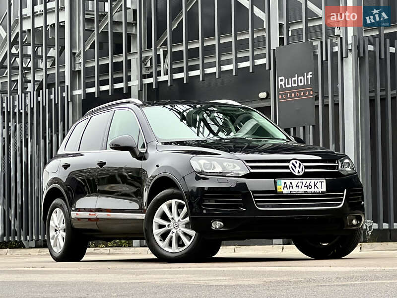 Внедорожник / Кроссовер Volkswagen Touareg 2014 в Киеве
