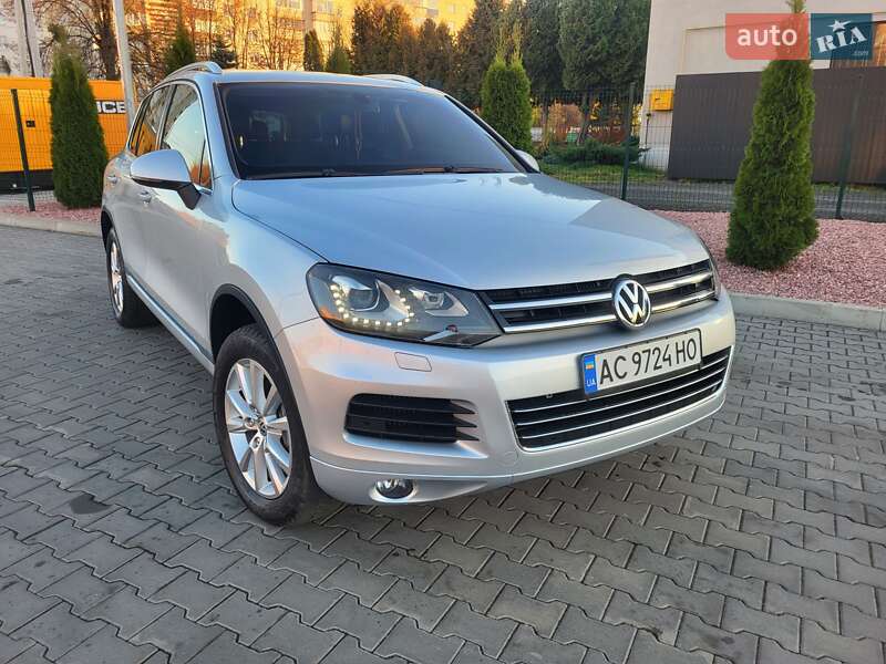 Внедорожник / Кроссовер Volkswagen Touareg 2010 в Луцке