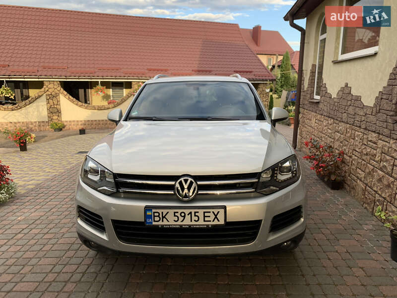 Внедорожник / Кроссовер Volkswagen Touareg 2013 в Радивилове