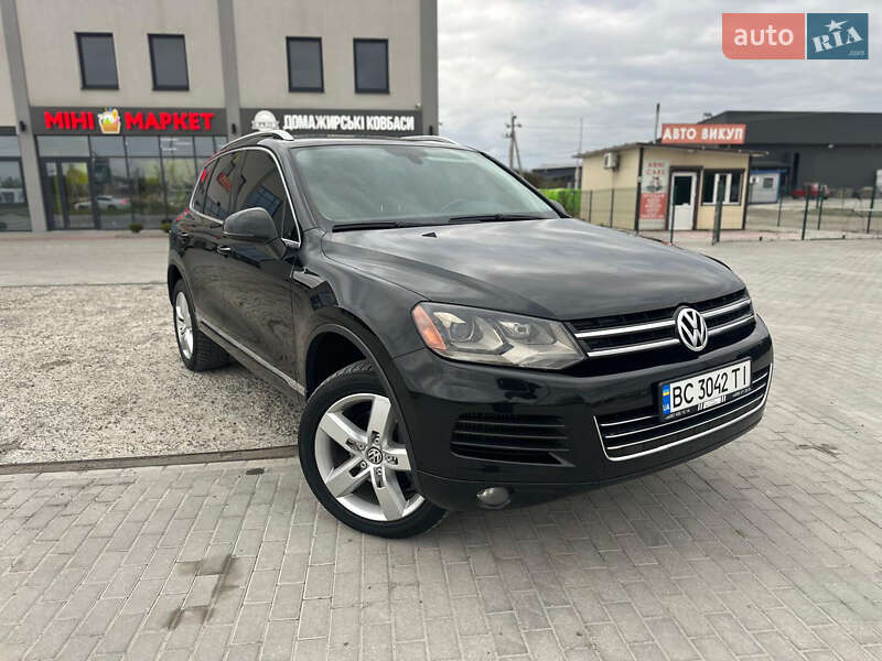 Внедорожник / Кроссовер Volkswagen Touareg 2012 в Львове