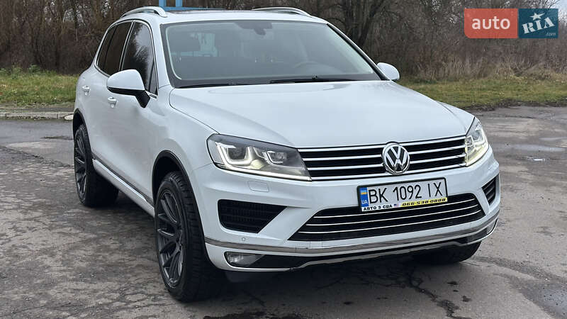 Внедорожник / Кроссовер Volkswagen Touareg 2014 в Дубно