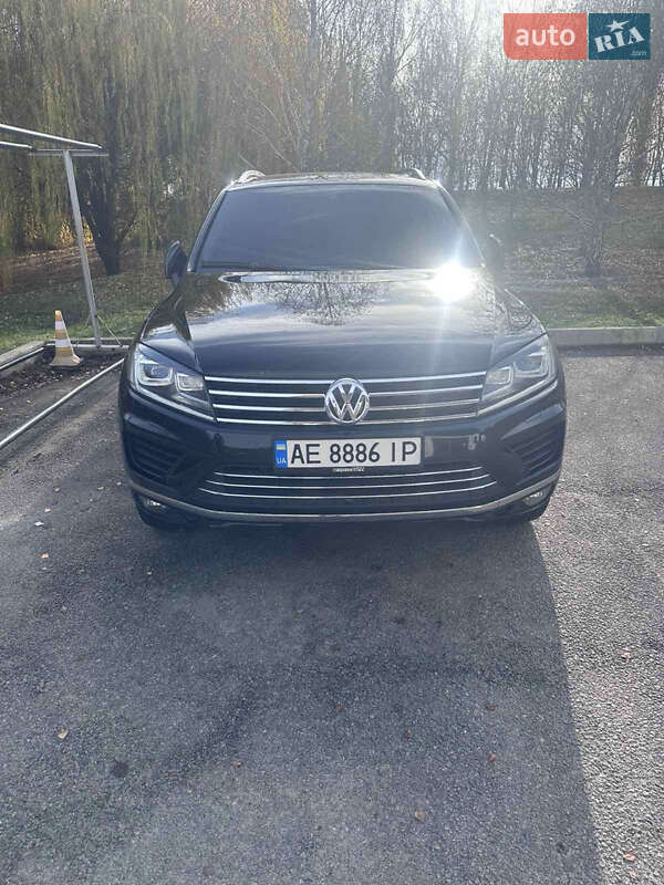 Позашляховик / Кросовер Volkswagen Touareg 2015 в Павлограді