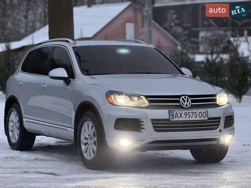 Внедорожник / Кроссовер Volkswagen Touareg 2012 в Полтаве
