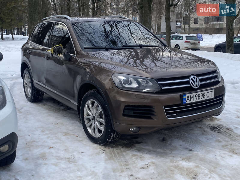 Внедорожник / Кроссовер Volkswagen Touareg 2011 в Житомире
