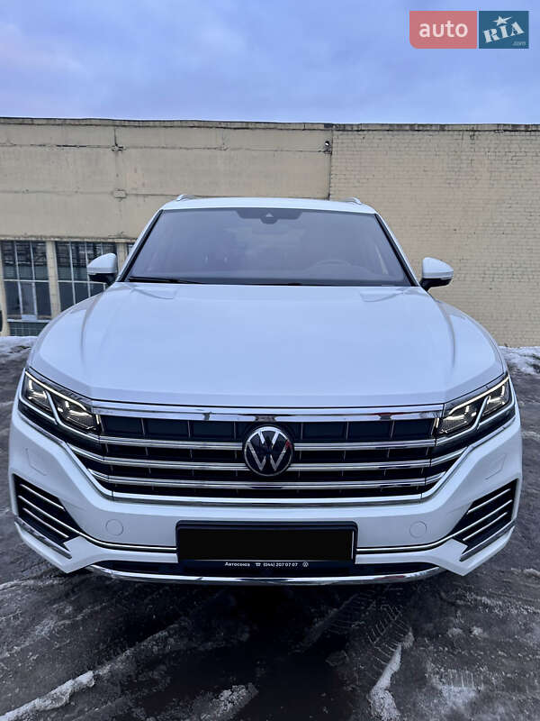 Внедорожник / Кроссовер Volkswagen Touareg 2023 в Киеве