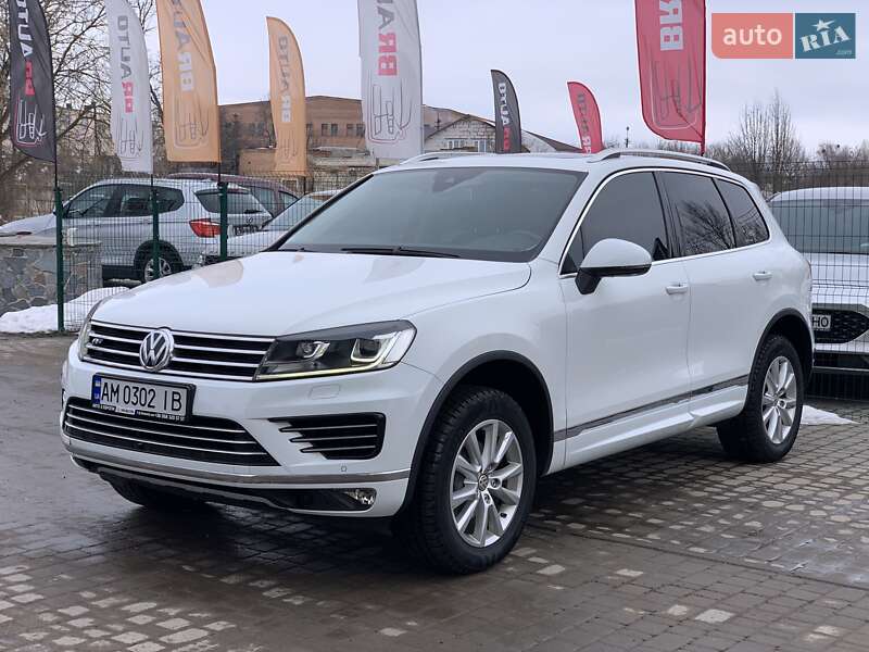 Внедорожник / Кроссовер Volkswagen Touareg 2015 в Бердичеве