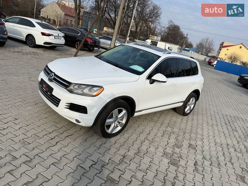 Внедорожник / Кроссовер Volkswagen Touareg 2014 в Ужгороде