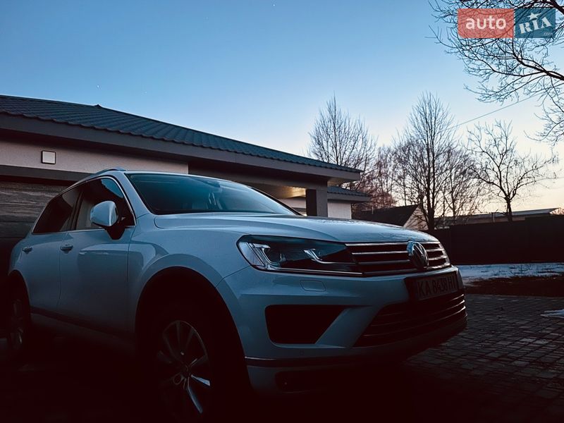 Внедорожник / Кроссовер Volkswagen Touareg 2017 в Киеве
