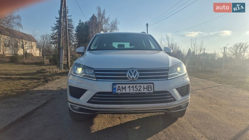 Внедорожник / Кроссовер Volkswagen Touareg 2016 в Бердичеве