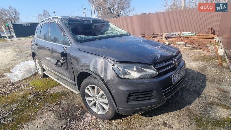 Внедорожник / Кроссовер Volkswagen Touareg 2012 в Киеве