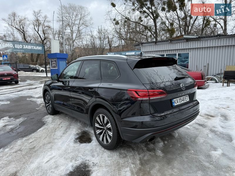 Позашляховик / Кросовер Volkswagen Touareg 2021 в Києві