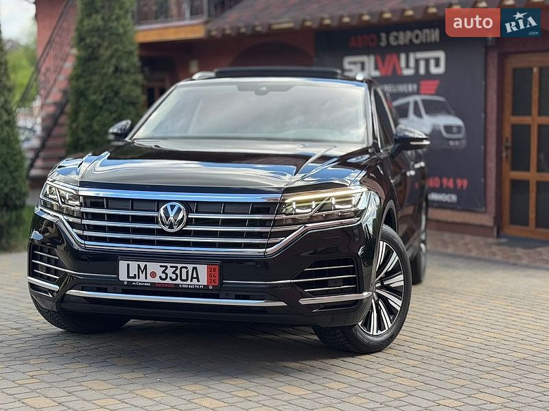 Позашляховик / Кросовер Volkswagen Touareg 2018 в Сваляві