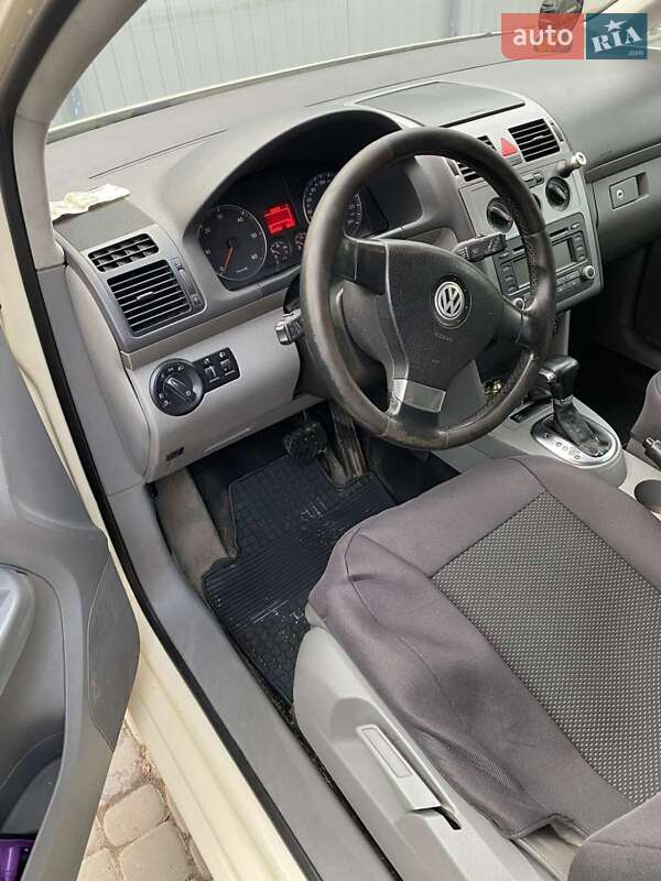 Мінівен Volkswagen Touran 2009 в Бару