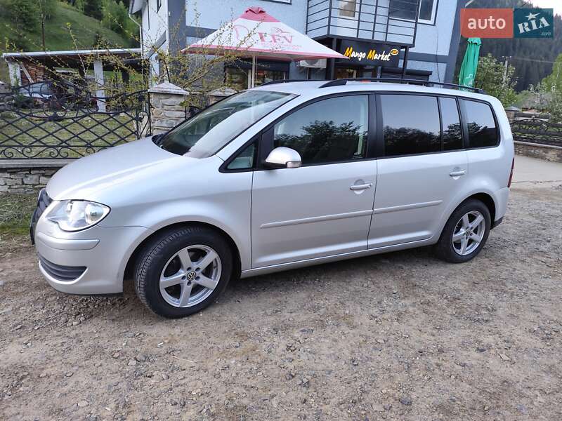 Минивэн Volkswagen Touran 2006 в Верховине Минивэн Volkswagen Touran 2006 в Верховине