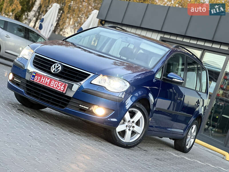 Минивэн Volkswagen Touran 2010 в Владимире