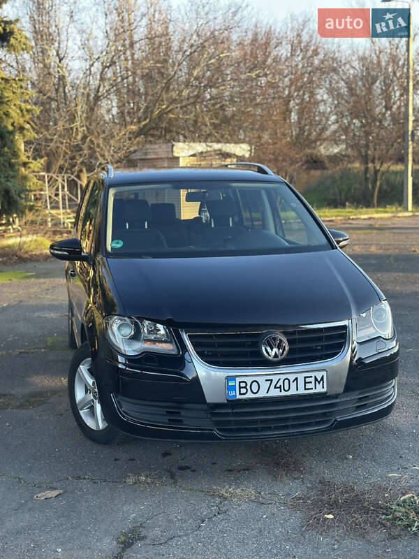 Минивэн Volkswagen Touran 2009 в Кривом Роге
