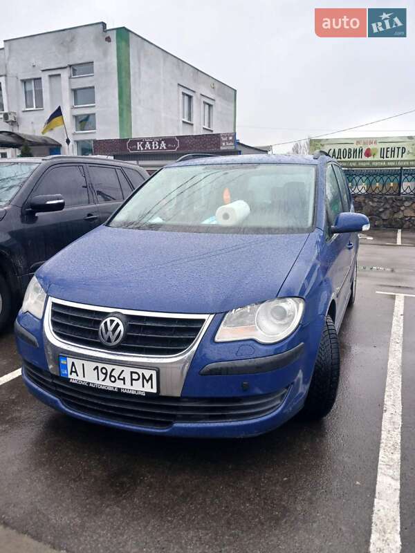 Минивэн Volkswagen Touran 2008 в Киеве