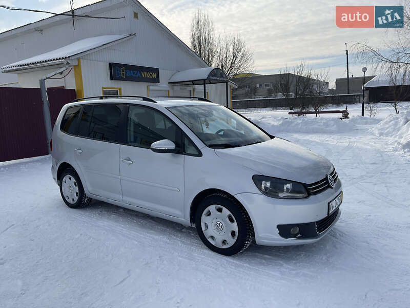 Минивэн Volkswagen Touran 2011 в Вараше