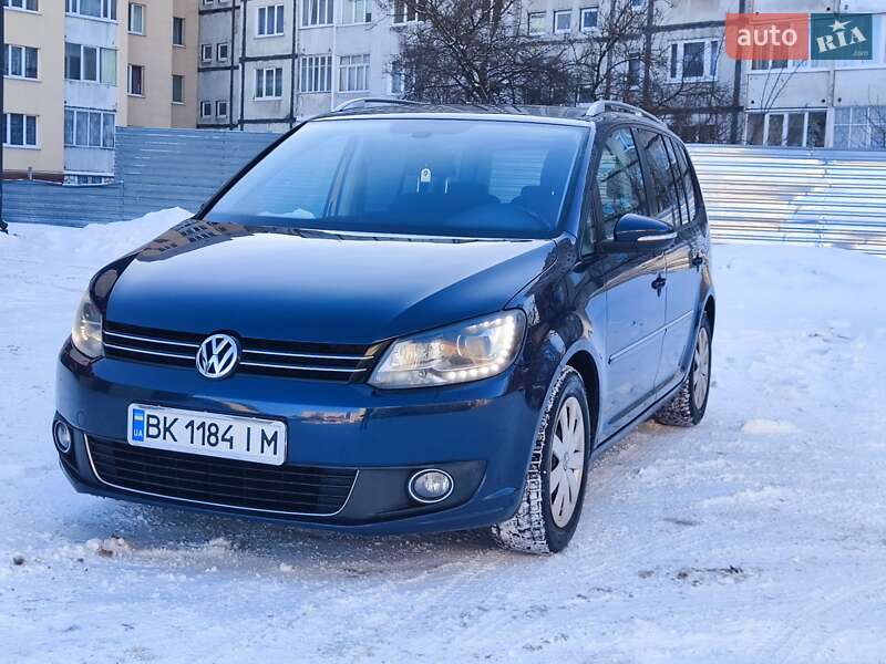 Мінівен Volkswagen Touran 2010 в Рівному Мінівен Volkswagen Touran 2010 в Рівному