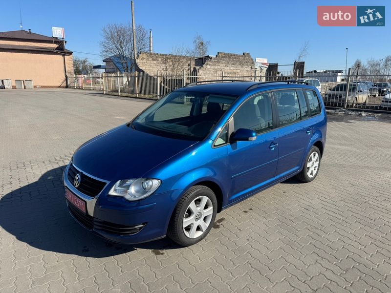 Минивэн Volkswagen Touran 2008 в Сарнах