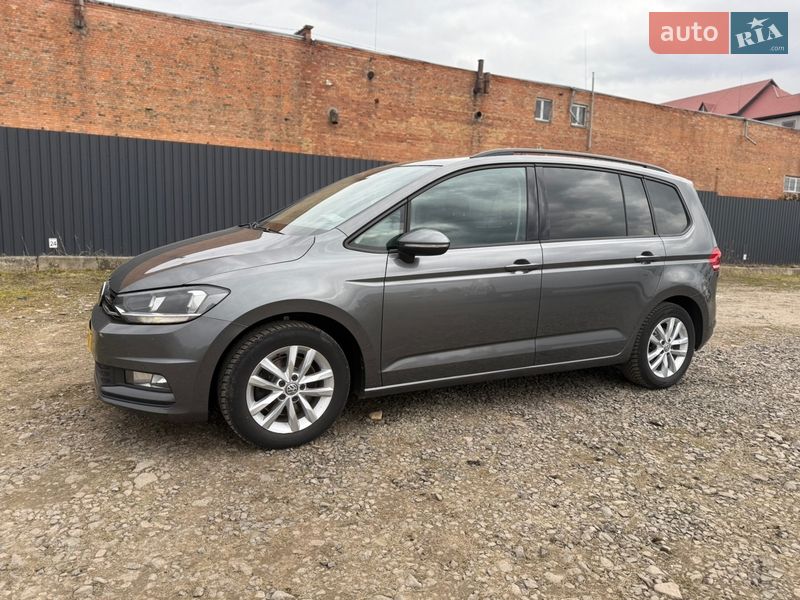 Микровэн Volkswagen Touran 2016 в Нововолынске