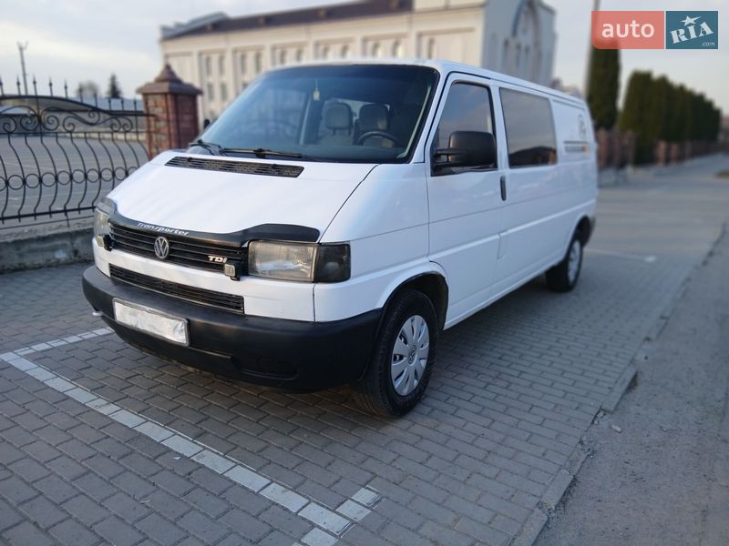Грузопассажирский фургон Volkswagen Transporter 2002 в Ровно