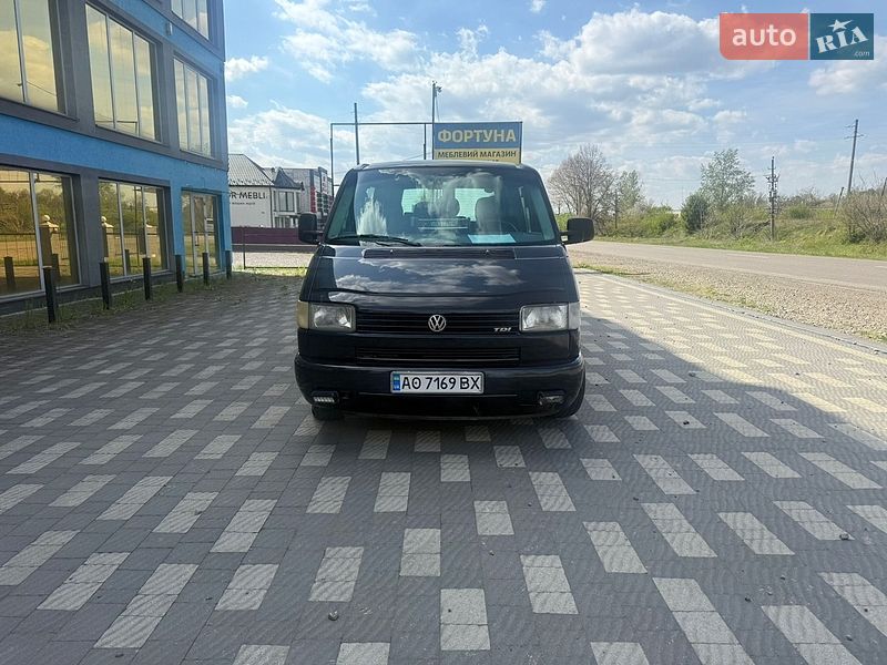 Вантажопасажирський фургон Volkswagen Transporter 2002 в Тячеві