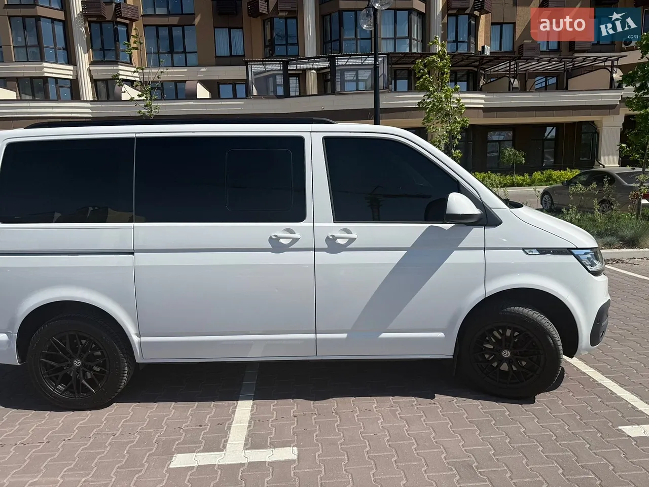 Volkswagen Transporter 2021 photo 2