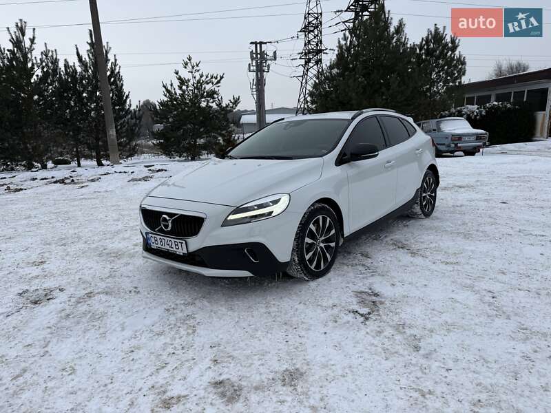Хэтчбек Volvo V40 Cross Country 2018 в Днепре Хэтчбек Volvo V40 Cross Country 2018 в Днепре
