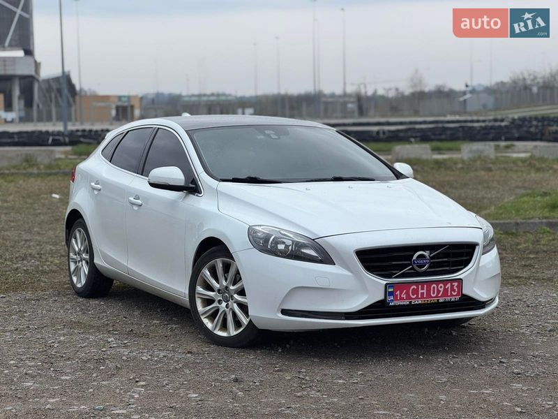 Хэтчбек Volvo V40 2014 в Львове