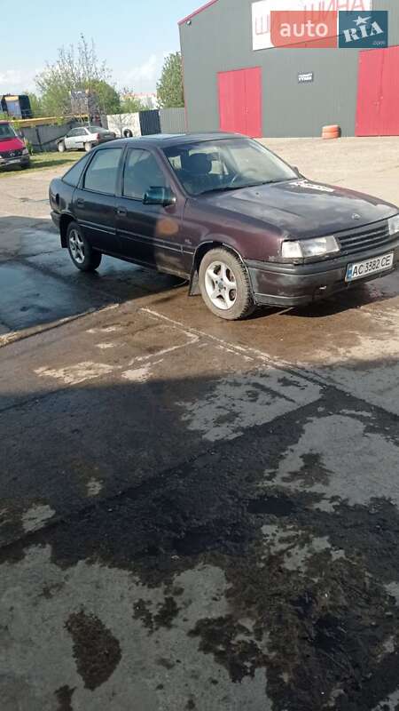 Ліфтбек Opel Vectra 1992 в Володимирі Ліфтбек Opel Vectra 1992 в Володимирі