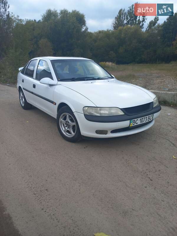Лифтбек Opel Vectra 1996 в Львове