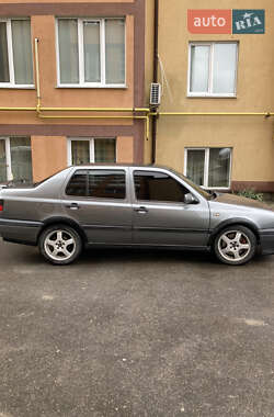 Седан Volkswagen Vento 1994 в Хмельницком