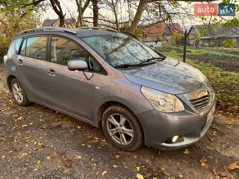 Минивэн Toyota Verso 2011 в Золочеве