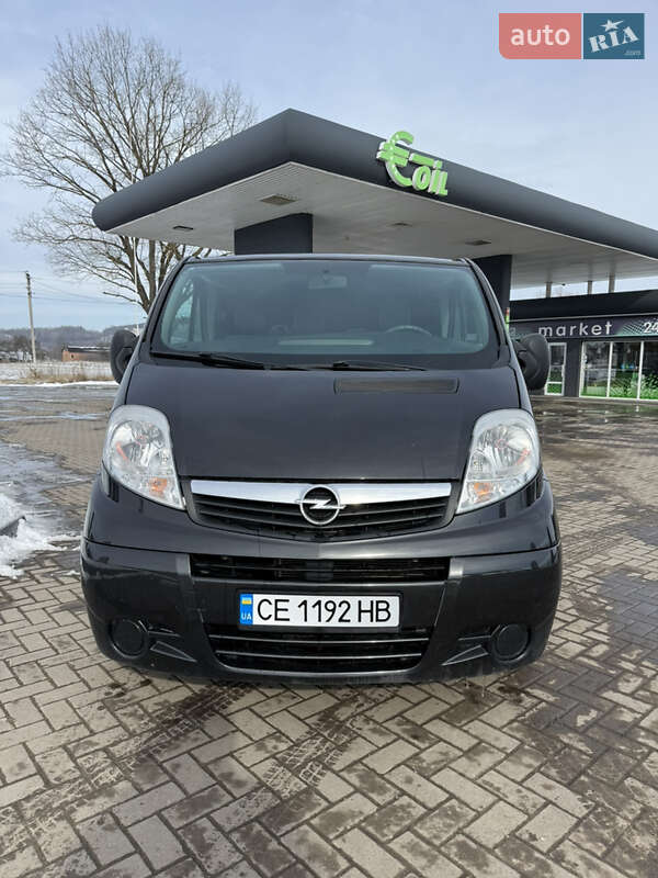 Минивэн Opel Vivaro 2010 в Джурове Минивэн Opel Vivaro 2010 в Джурове