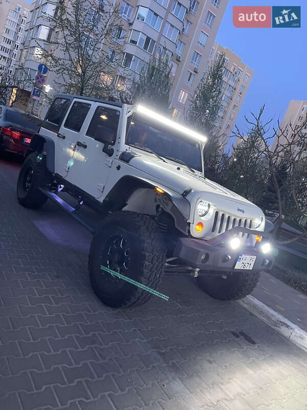 Внедорожник / Кроссовер Jeep Wrangler 2009 в Киеве
