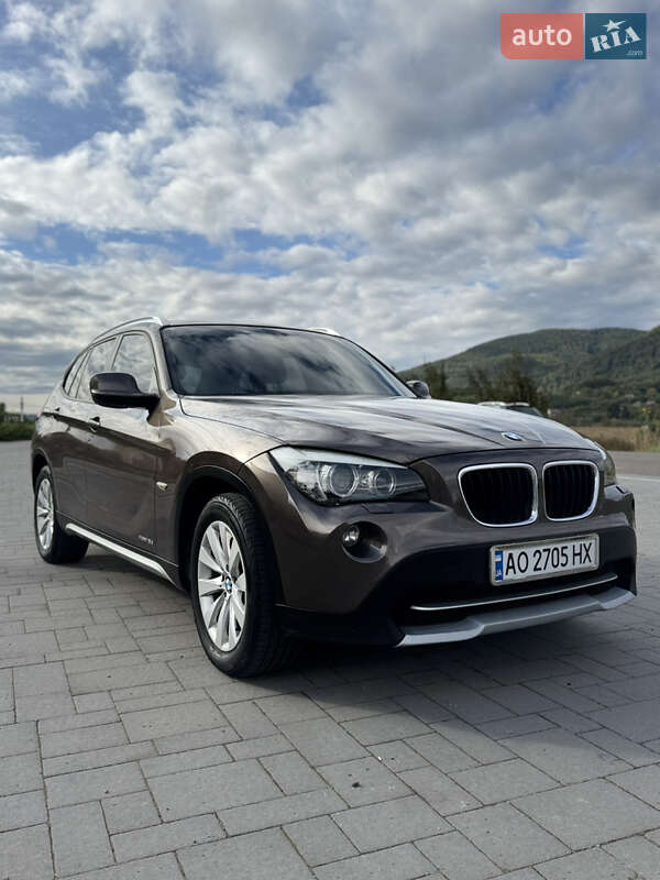 Внедорожник / Кроссовер BMW X1 2011 в Хусте