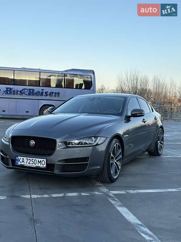 Седан Jaguar XE 2016 в Киеве