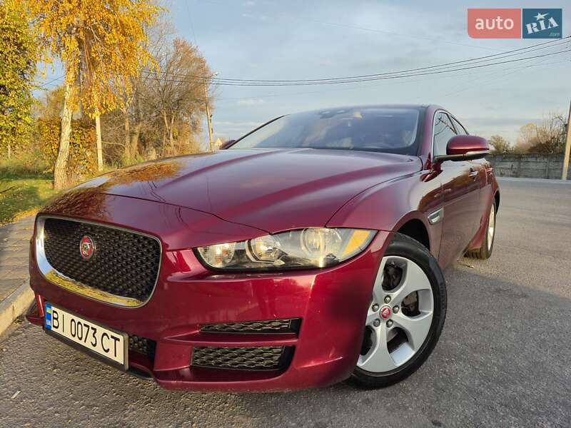 Седан Jaguar XE 2016 в Кременчуці