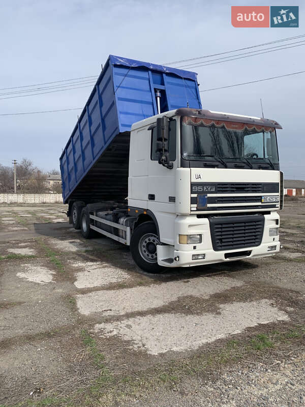 Самосвал DAF XF 2000 в Кривом Озере Самосвал DAF XF 2000 в Кривом Озере